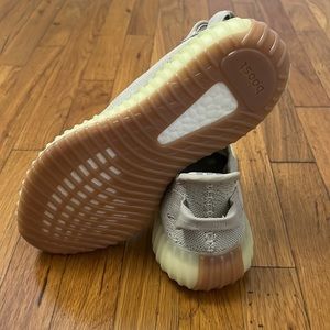 Sesame Yeezys 9.5 *Lightly Used* (No shoelaces)